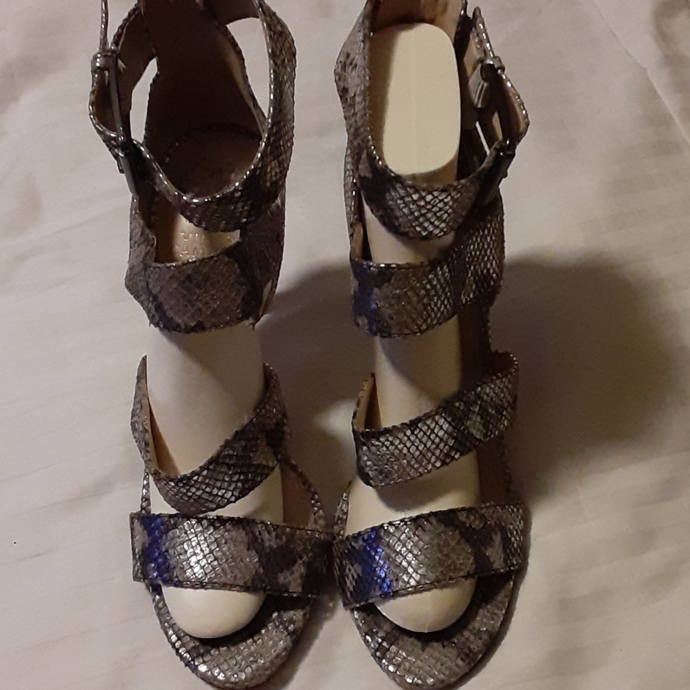 VINCE CAMUTO